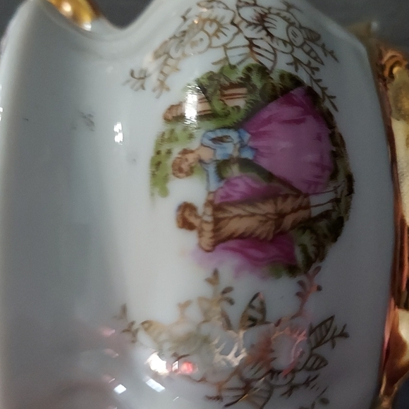 Courting Couple Sugar Bowlw/Lid w/Gold Filagree&Gold Trim.4.5in.H6in.W.Pre-Owned - Picture 7 of 7